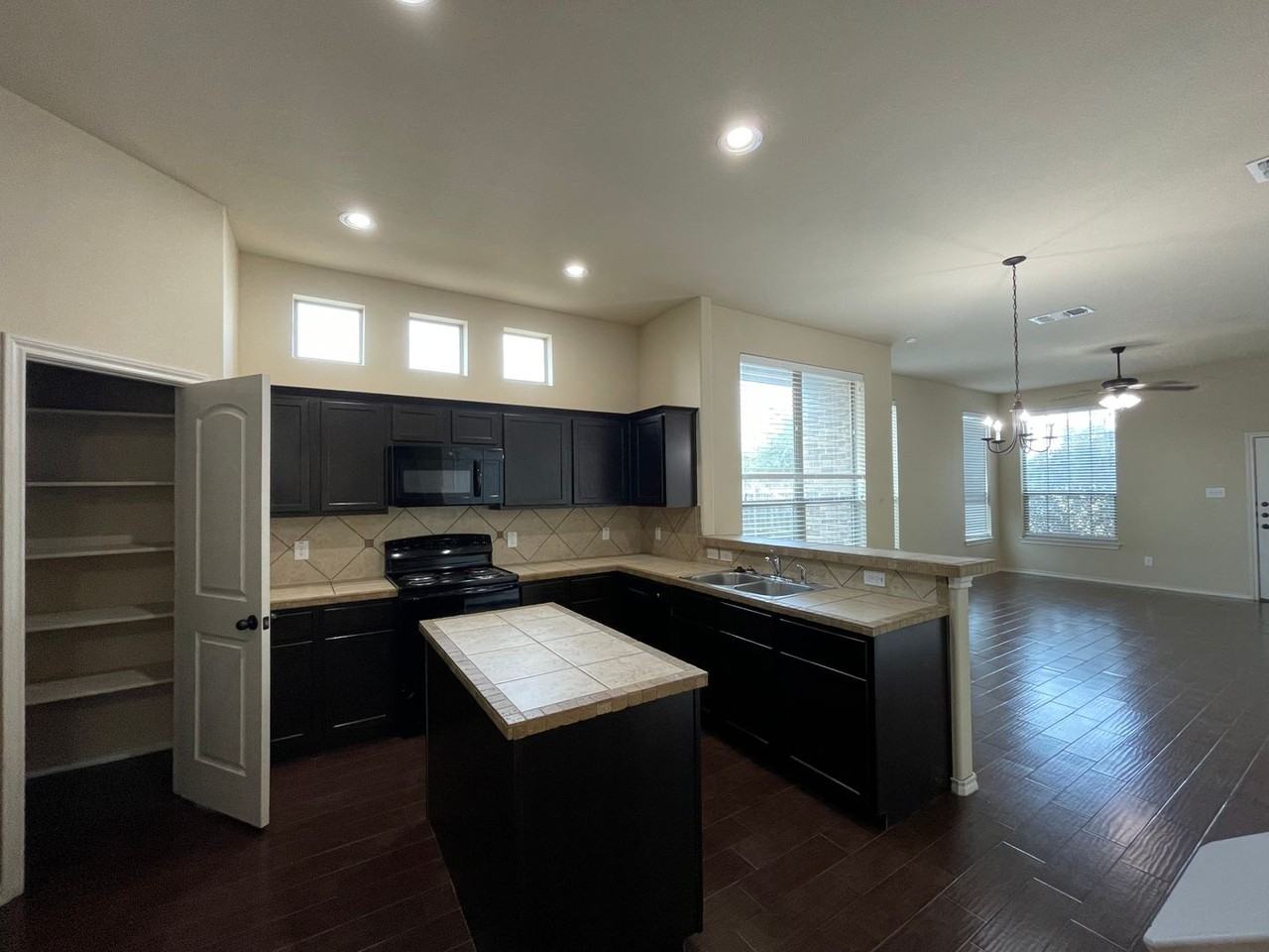 154 Creekside Villa Dr - Photo 4 of 21