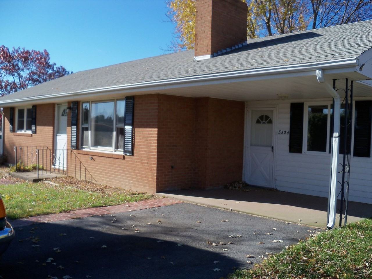 3304 Farmview Dr - Photo 2 of 12