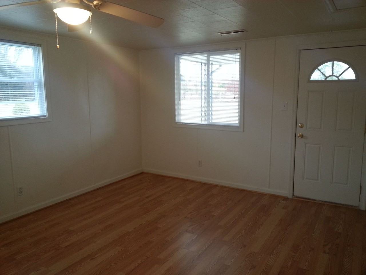 3304 Farmview Dr - Photo 3 of 12