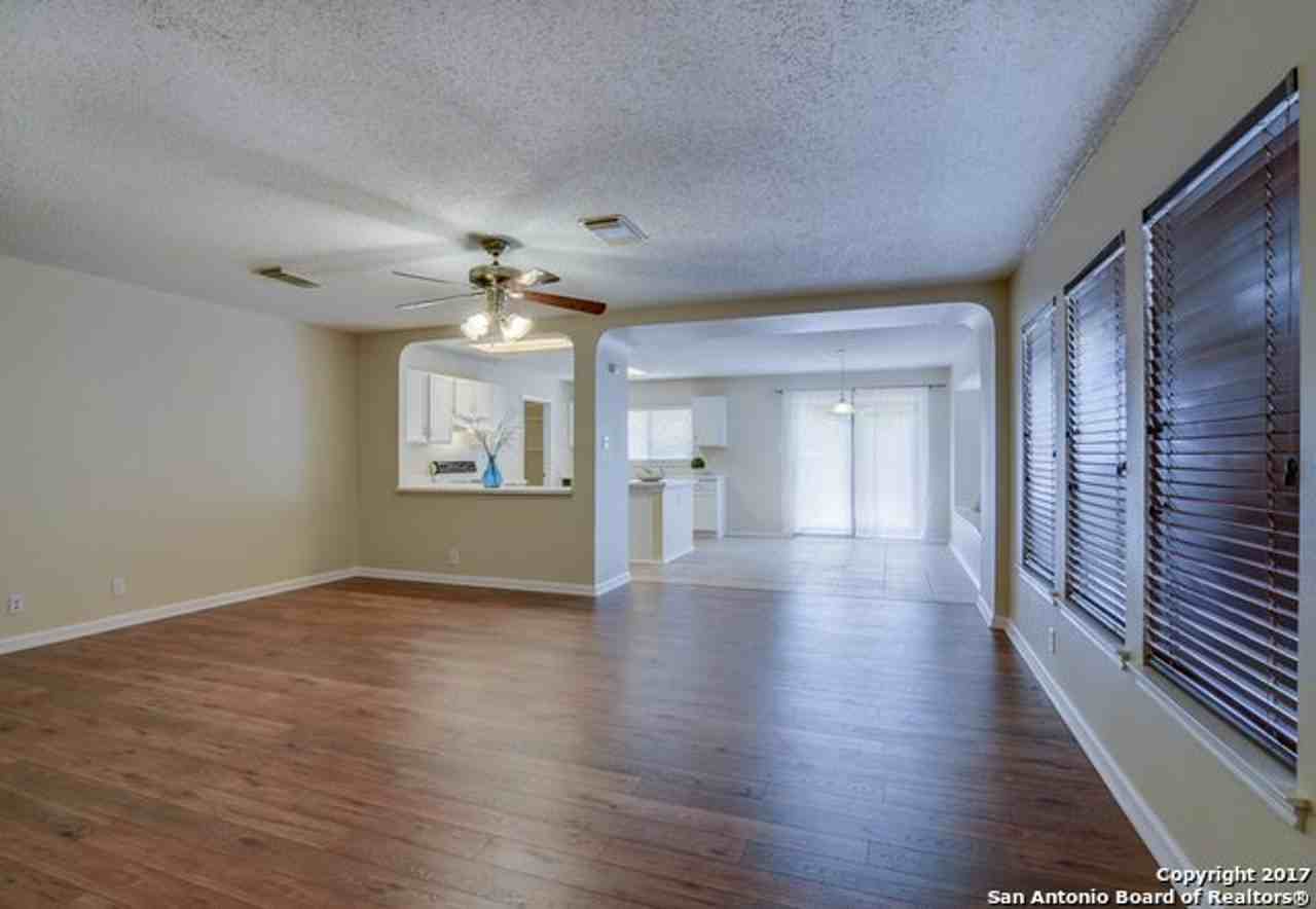 9203 Chinon - Photo 2 of 20