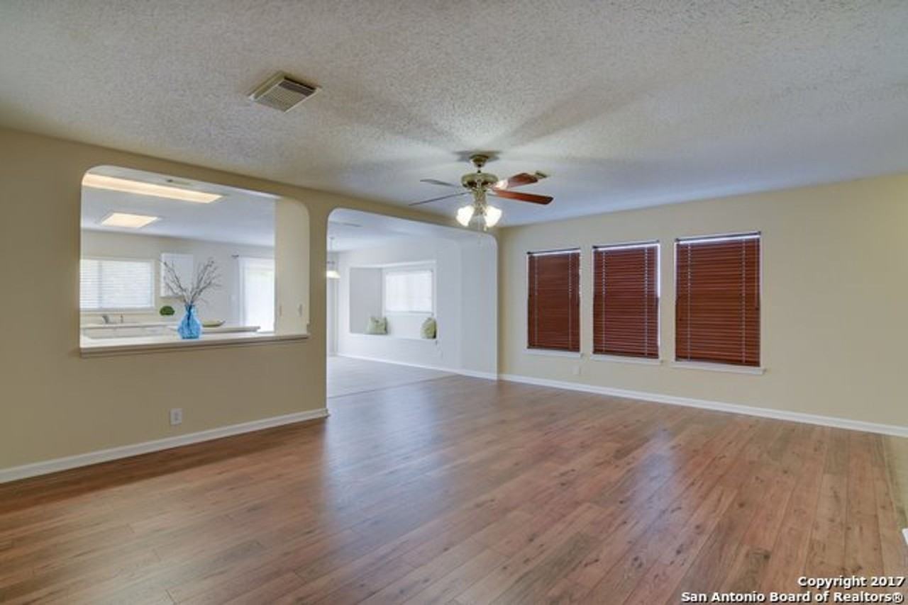 9203 Chinon - Photo 3 of 20