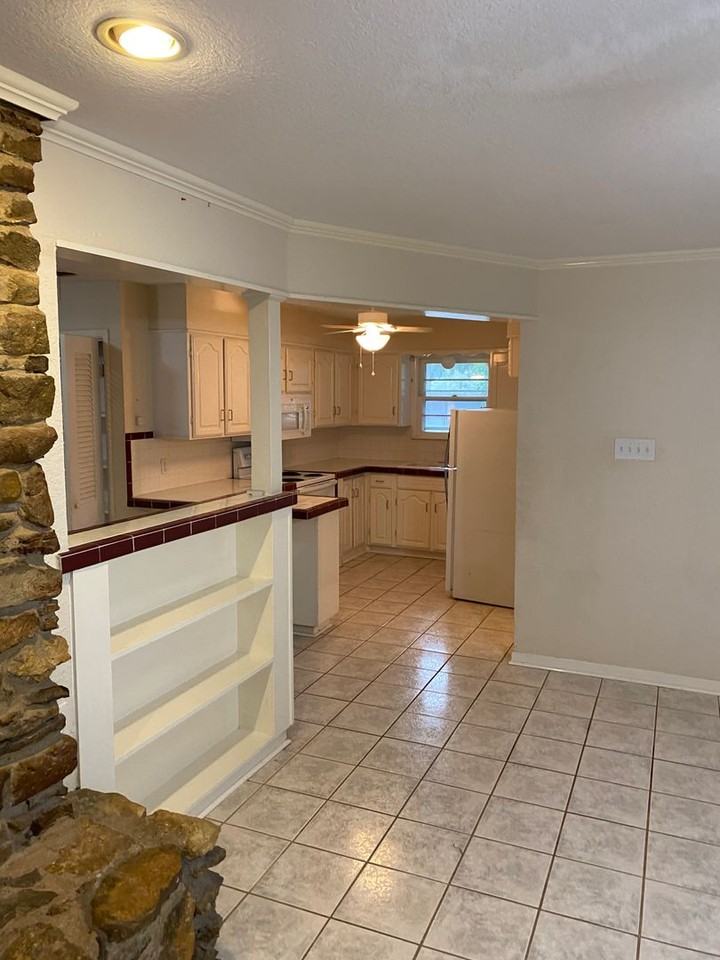 1370 S Pioneer Dr - Photo 5 of 14