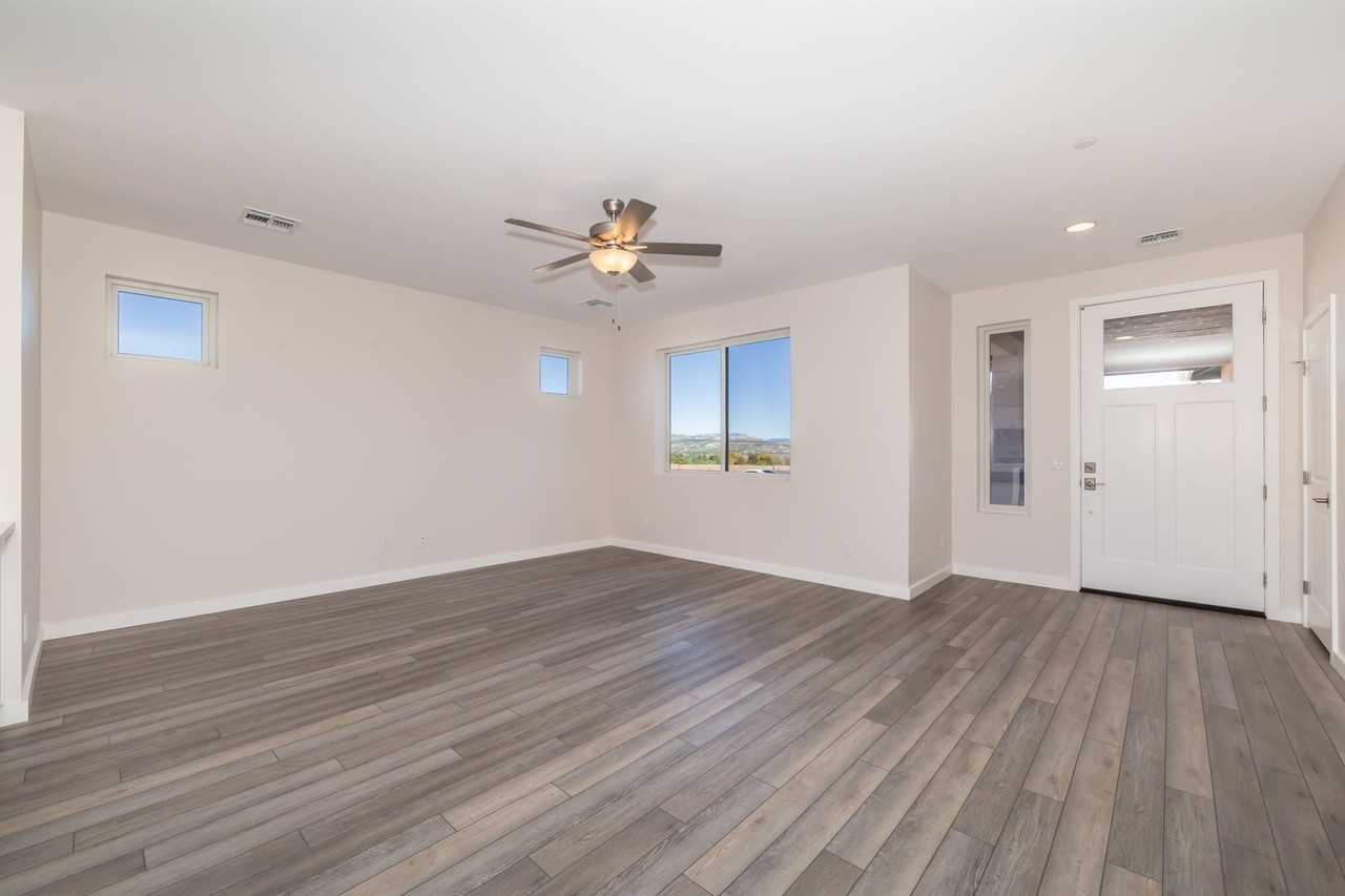 1490 Sangria Dr - Photo 3 of 17