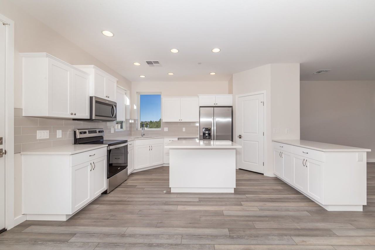 1490 Sangria Dr - Photo 4 of 17