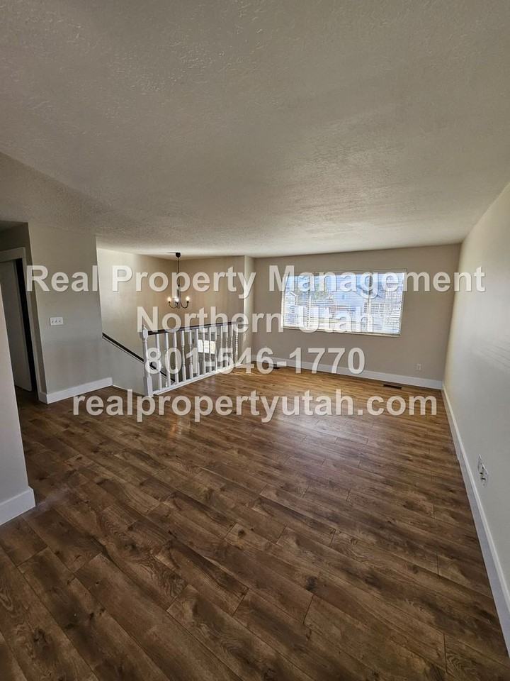 5035 S 4275 W - Photo 3 of 23