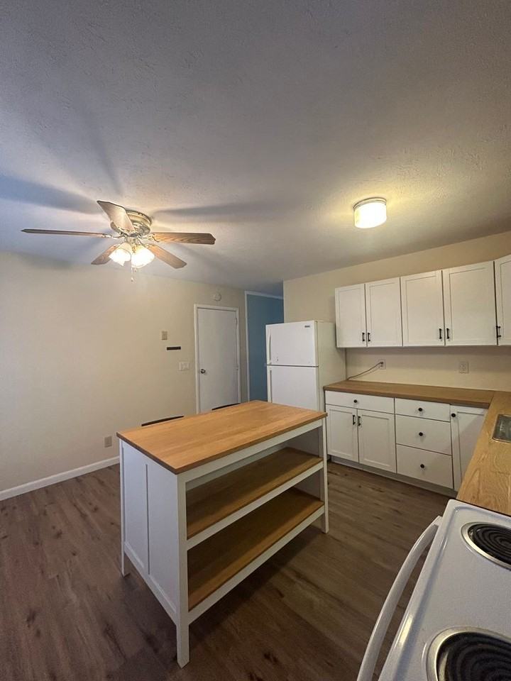 50 Vicksburg Ln - Photo 2 of 19