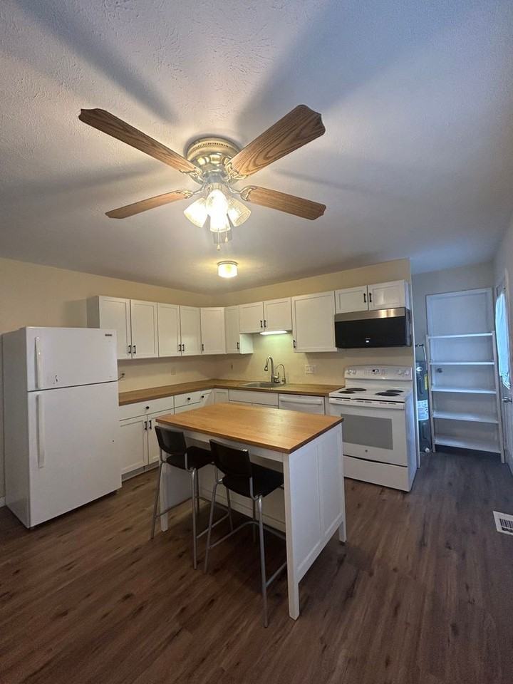 50 Vicksburg Ln - Photo 4 of 19