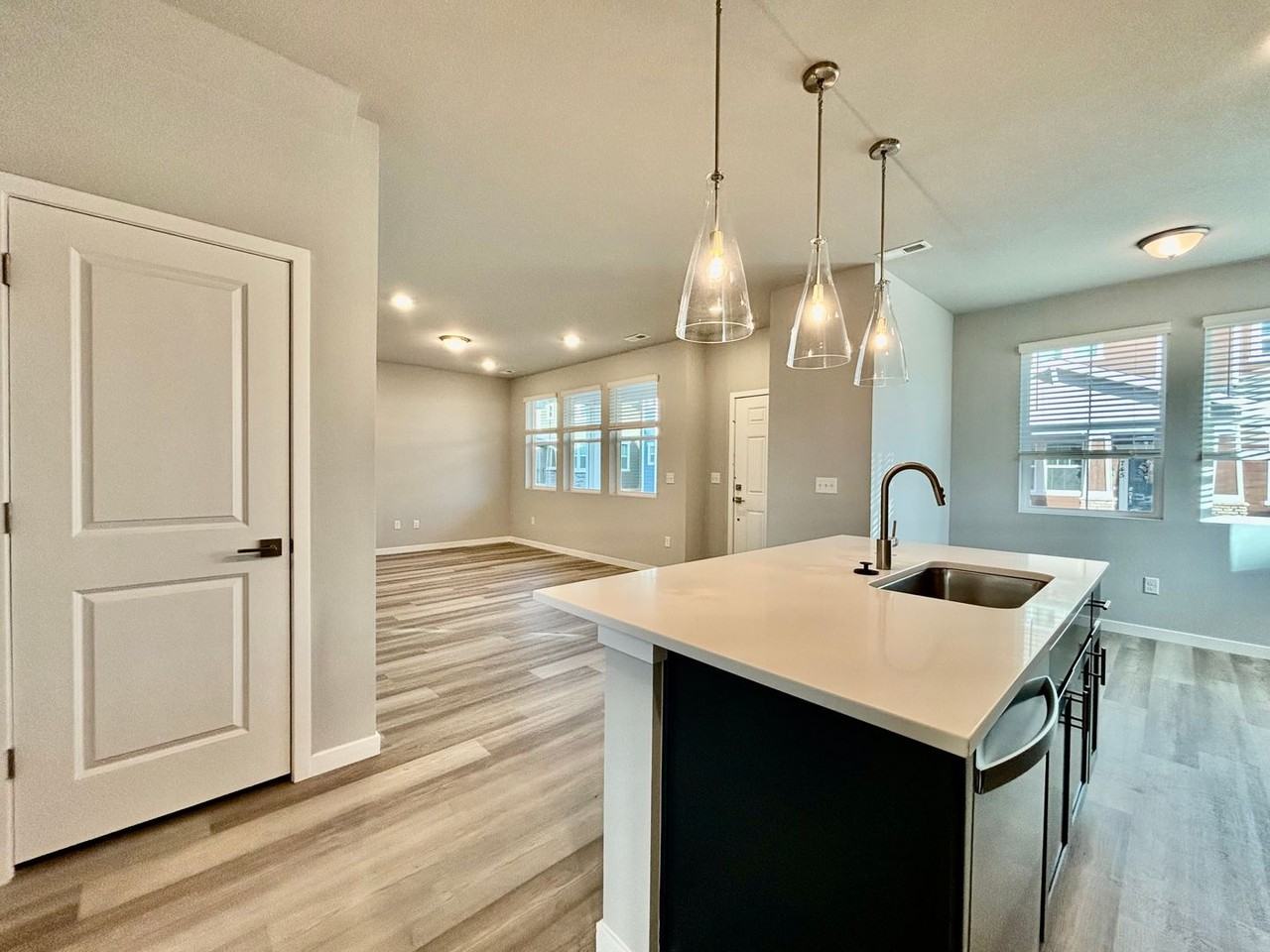 746 Crossbill Ln - Photo 4 of 29