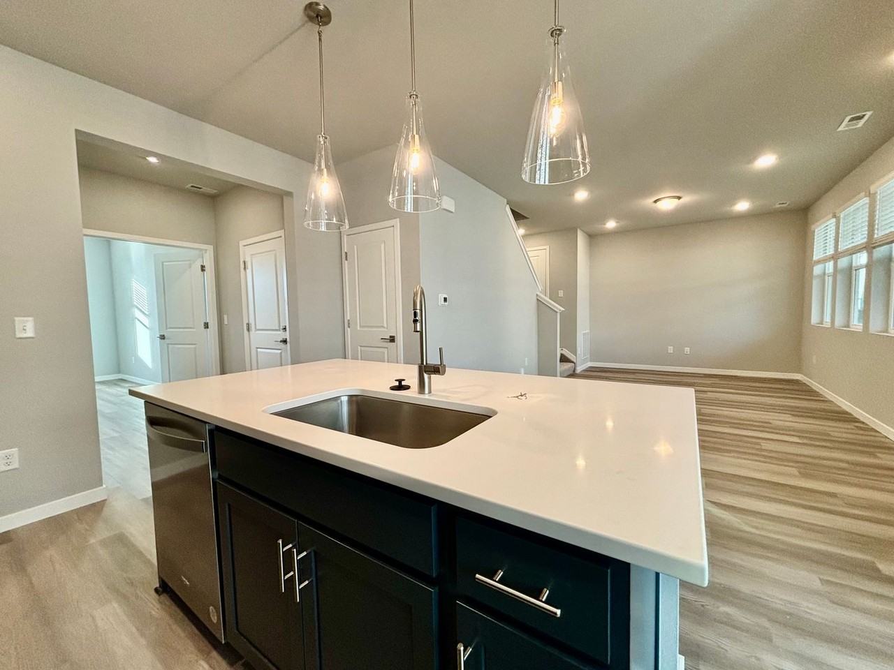 746 Crossbill Ln - Photo 7 of 29