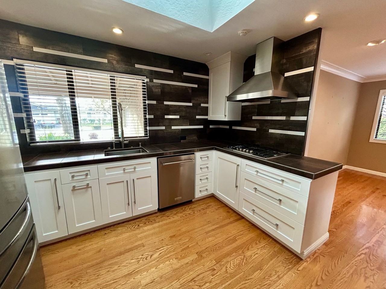 2284 Glenkirk Dr - Photo 3 of 30