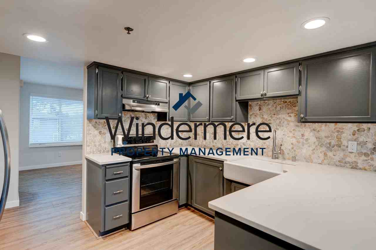 300 N Oak Harbor St - Photo 2 of 22