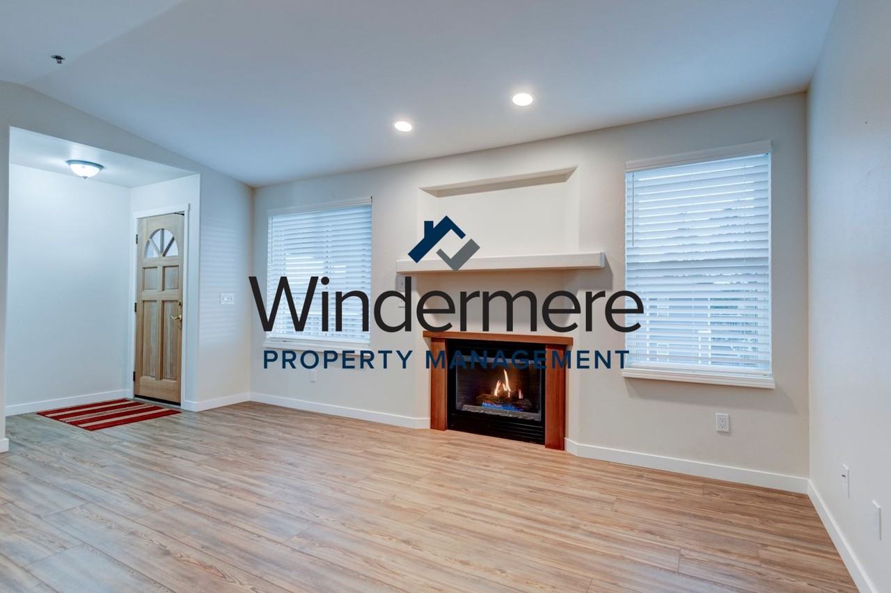 300 N Oak Harbor St - Photo 6 of 22
