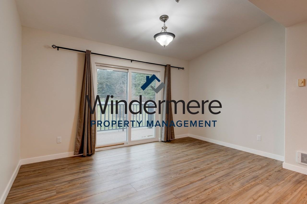 300 N Oak Harbor St - Photo 7 of 22
