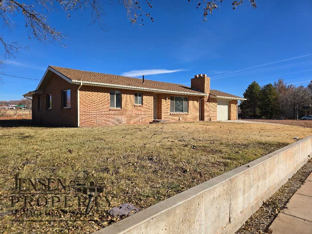 2456 Vineyard Dr - Photo 3 of 33