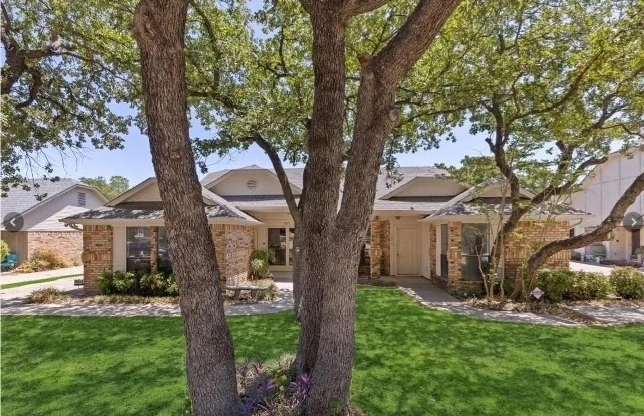 1819 Crooked Ln - Photo 4 of 6