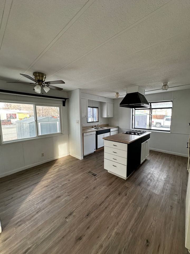 102 E Water St - Photo 3 of 14