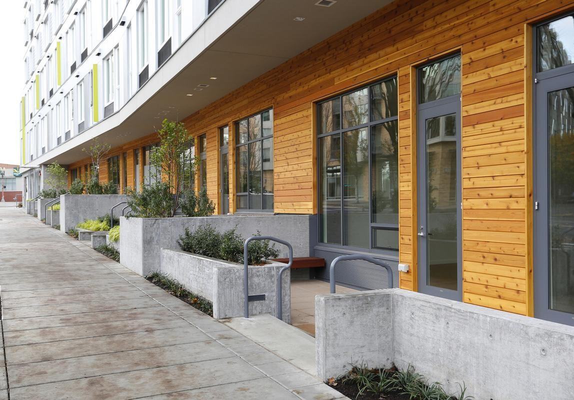 304 Ne Multnomah St - Photo 5 of 46