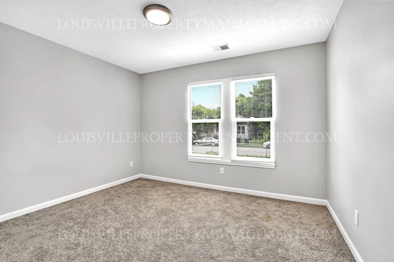 3225 Kirby Ave - Photo 2 of 18