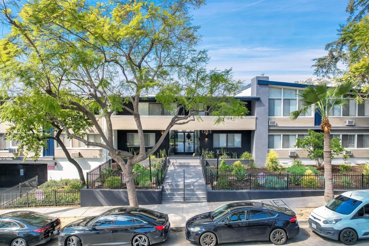 1253 Havenhurst Drive - Photo 3 of 11