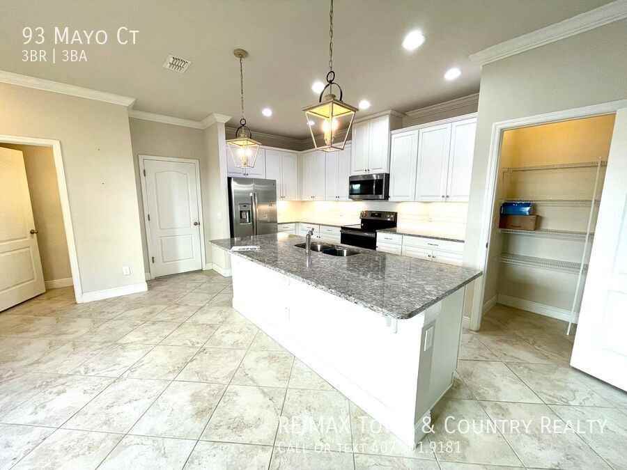 93 Mayo Ct - Photo 3 of 35