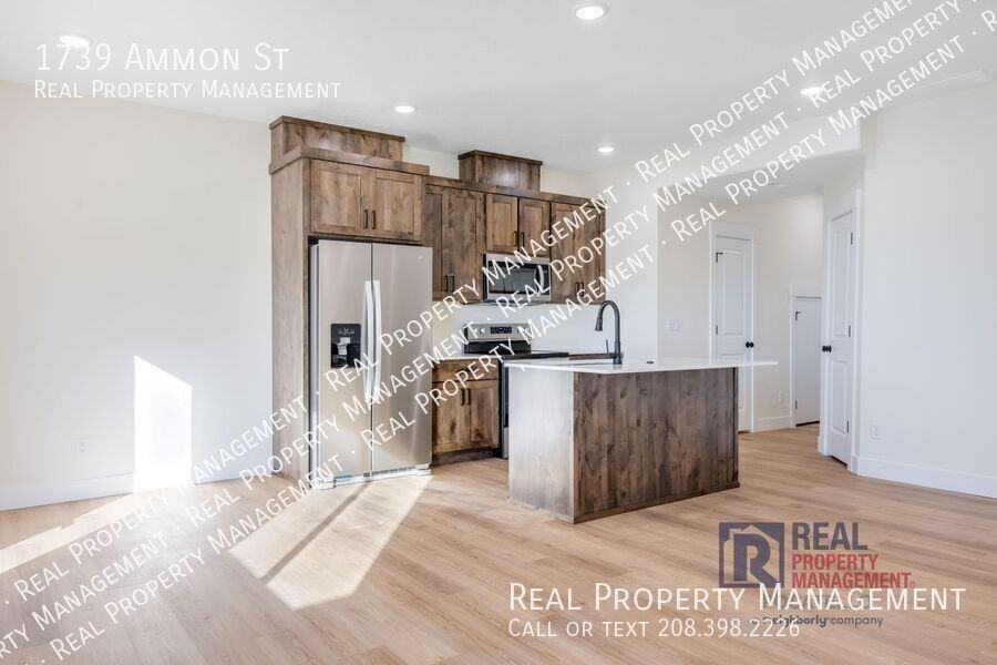 1739 Ammon St - Photo 4 of 23