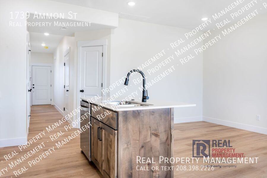 1739 Ammon St - Photo 7 of 23