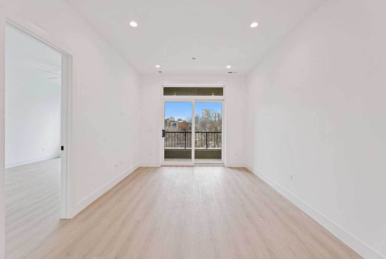 3262 N Clark St #4F - Photo 3 of 17