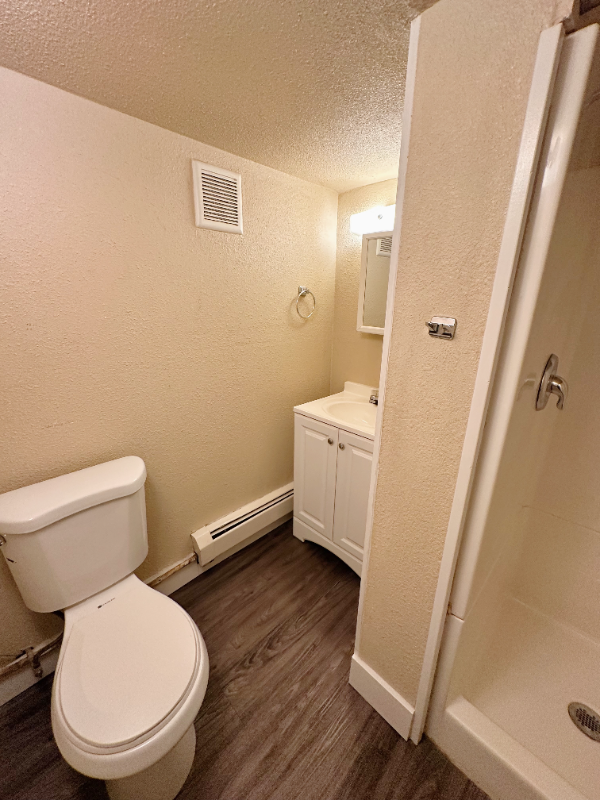 748 1/2 Cook Ave - Photo 5 of 6