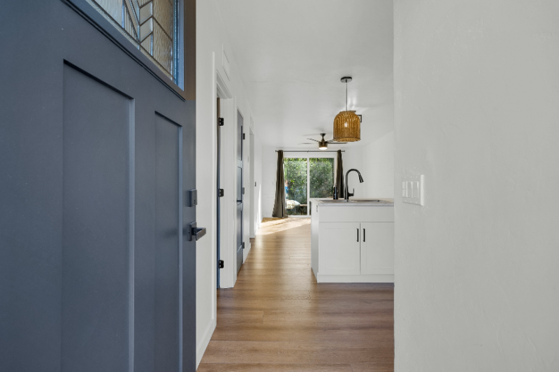 203 W 25th St #203 - Photo 3 of 16