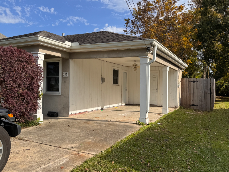 205 Little Farms Ave - Photo 3 of 11