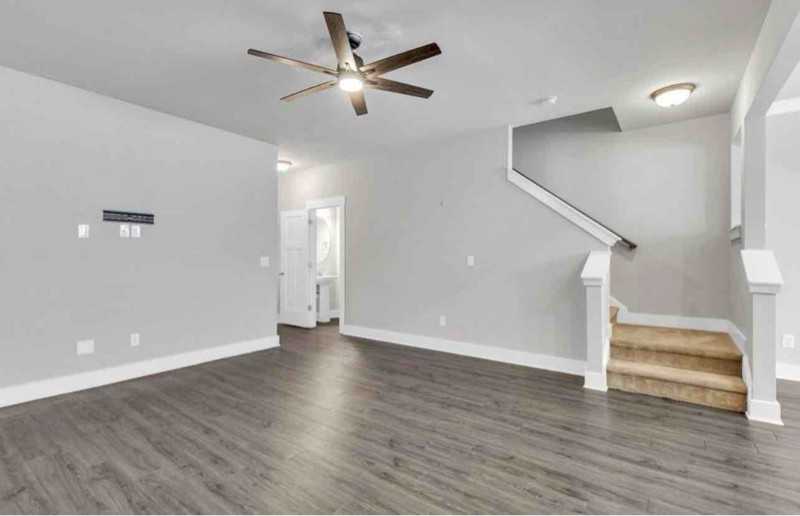 300 Hague Dr - Photo 3 of 5