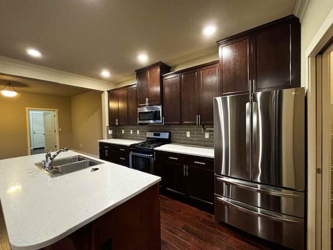 2403 Peabody St - Photo 3 of 31