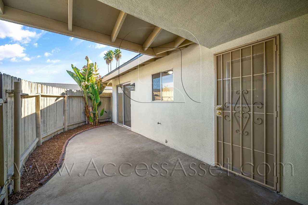 41012 Beachwood Ave - Photo 2 of 31