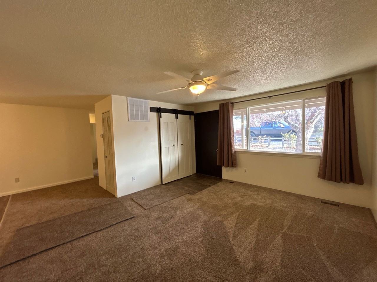 331 Hood Ave - Photo 3 of 23