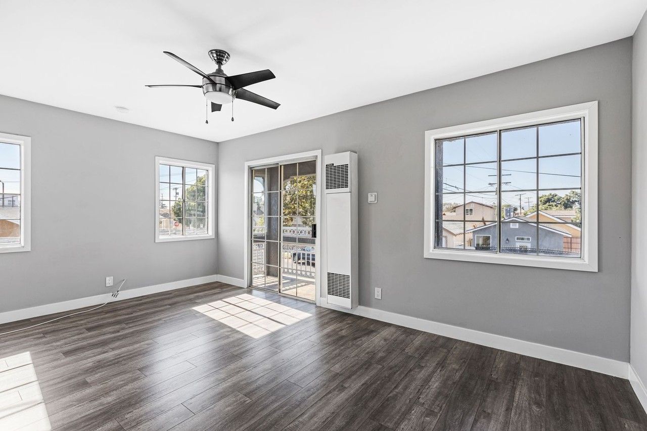 1610 W 42nd Pl - Photo 3 of 15