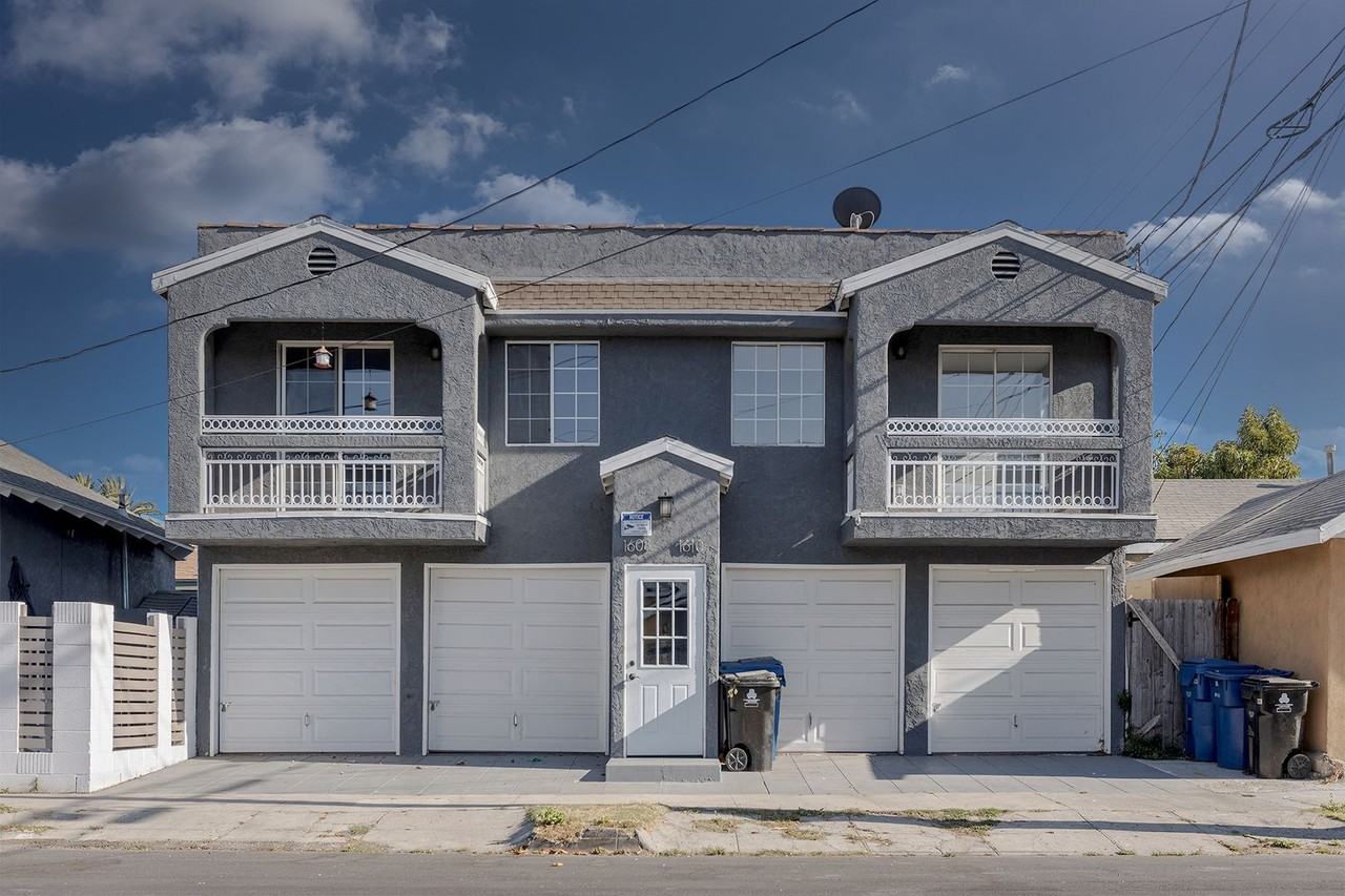 1610 W 42nd Pl - Photo 2 of 15