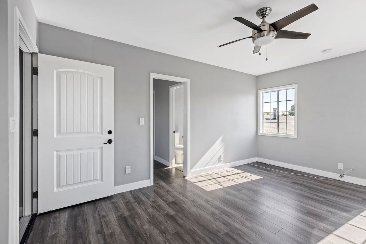 1610 W 42nd Pl - Photo 5 of 15