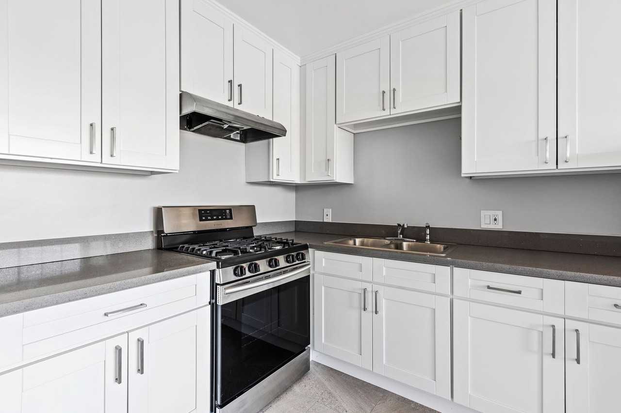 1610 W 42nd Pl - Photo 6 of 15