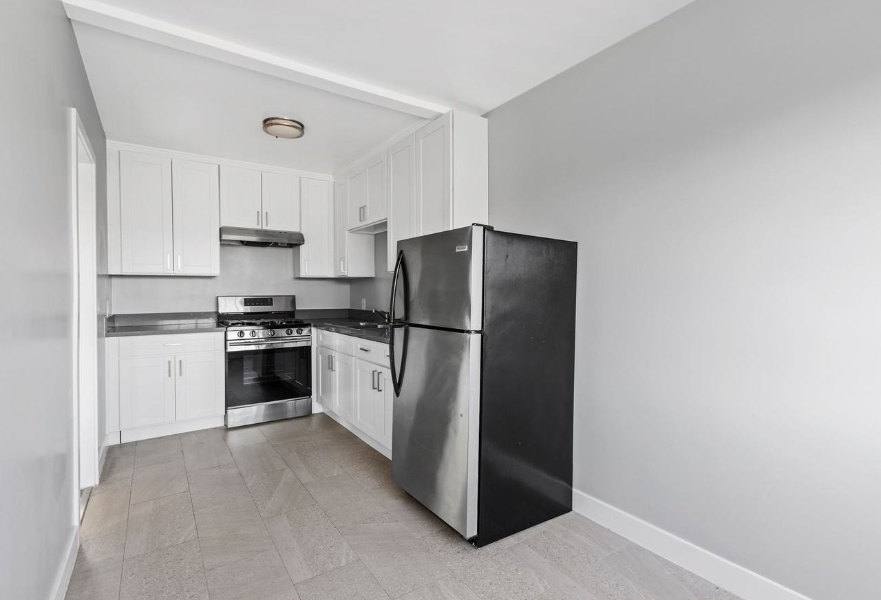 1610 W 42nd Pl - Photo 7 of 15
