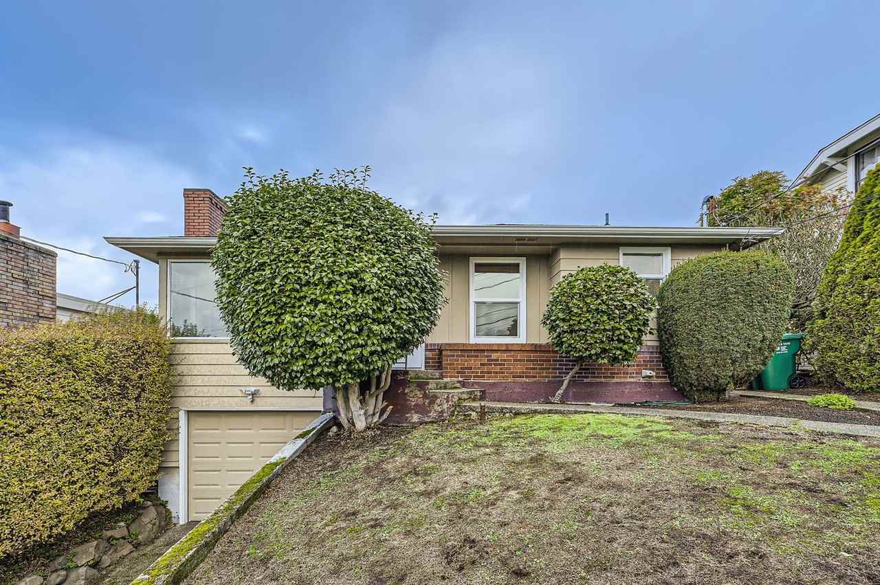 222 Nw 49th St - Photo 3 of 22