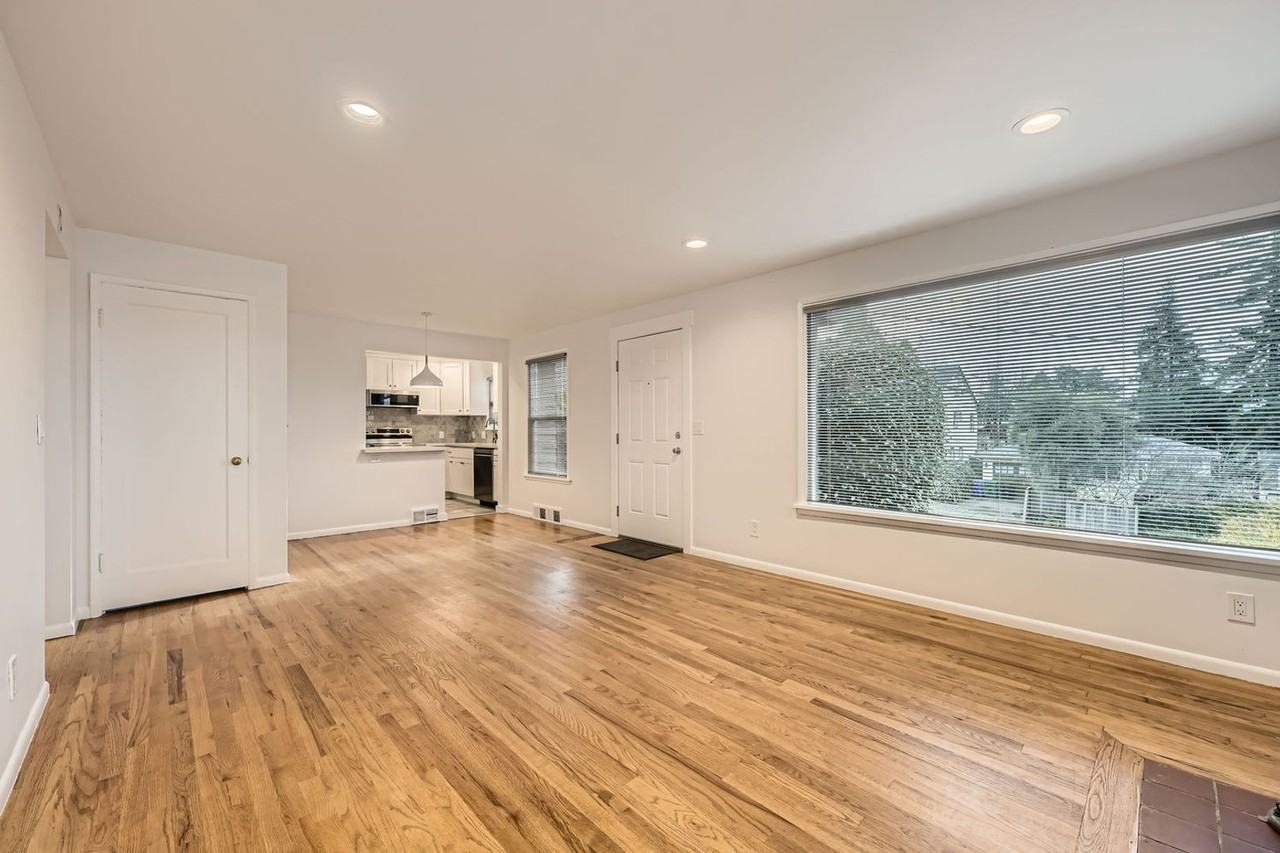 222 Nw 49th St - Photo 5 of 22