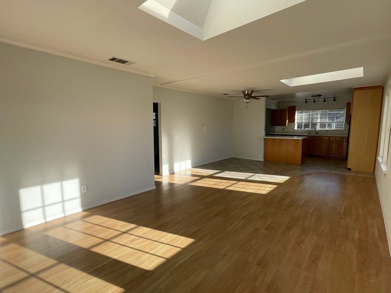 3085 D St - Photo 2 of 10