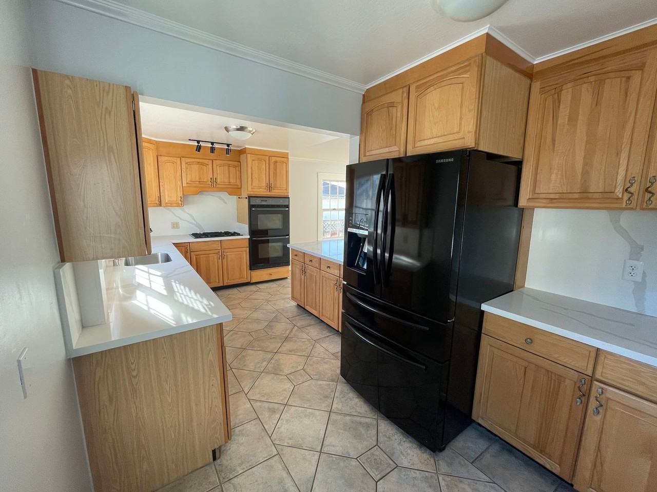 3085 D St - Photo 3 of 10