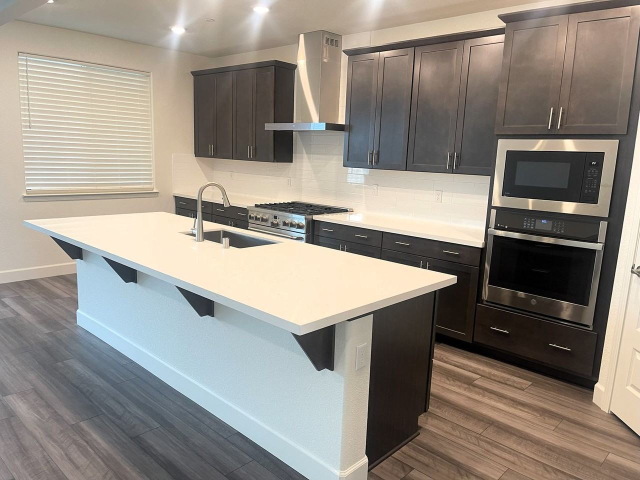 4650 Scenic Vista Dr - Photo 3 of 36