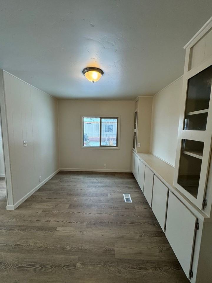1543 Dayton St - Photo 5 of 19