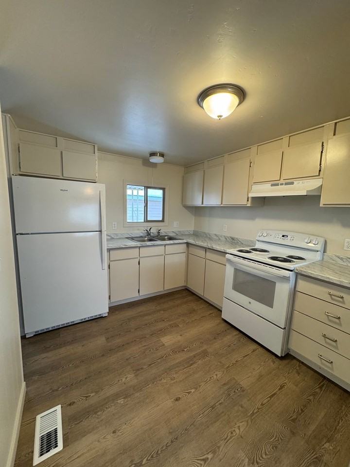 1543 Dayton St - Photo 4 of 19