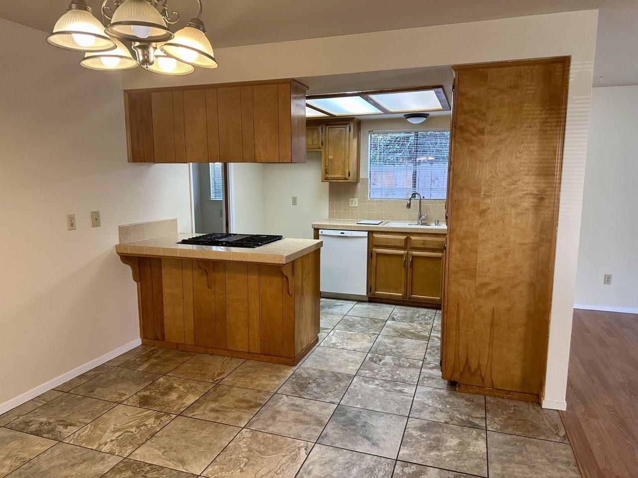 1450 Island Ct - Photo 3 of 12