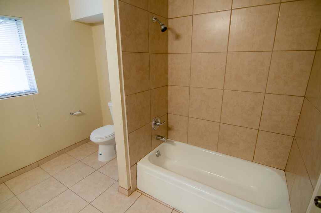 605 Walnut St - Photo 2 of 6