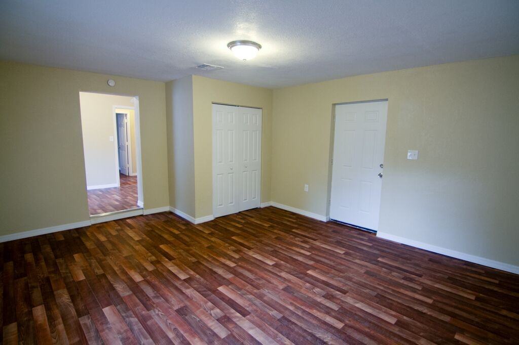 605 Walnut St - Photo 3 of 6