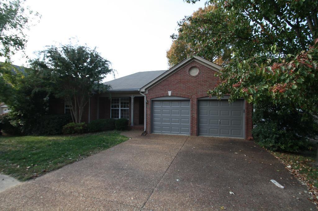 916 Waynewood Ln - Photo 2 of 24